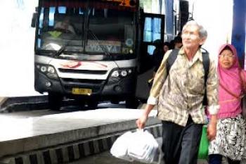 Petugas Temukan Pemudik Yang Tidak Bawa Surat Bebas Covid-19 Di Terminal Giwangan